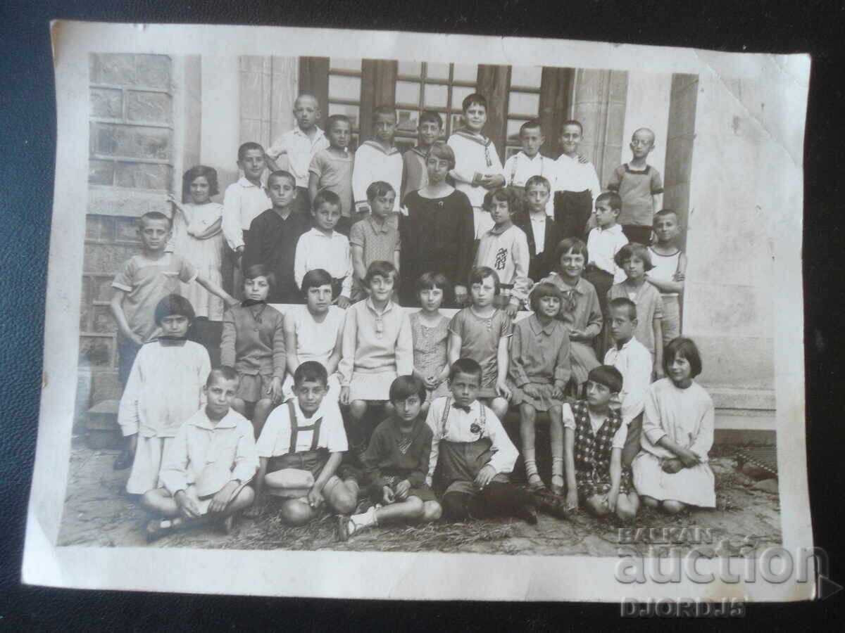 Fotografie veche, clasa a III-a, 13.VI.1928 Fotografie veche, clasa a III-a, 13.VI.1928