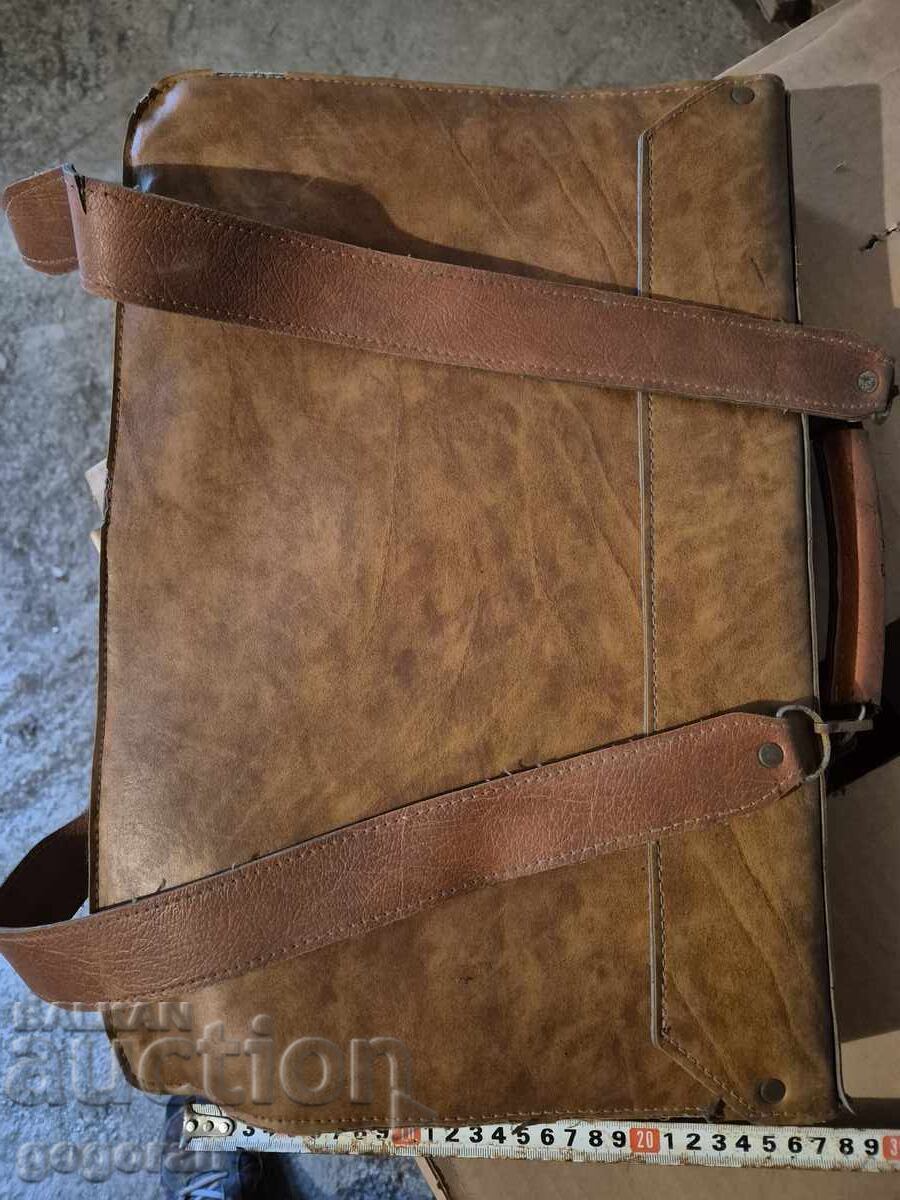 Παλιά δερμάτινη σχολική τσάντα με τιμή € 8.50 | 16.62 BGN