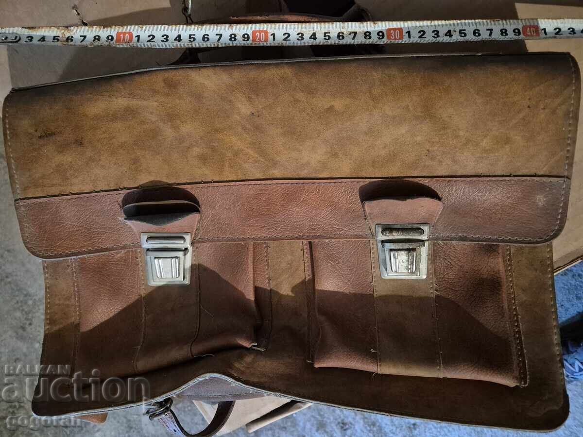 Παλιά δερμάτινη σχολική τσάντα