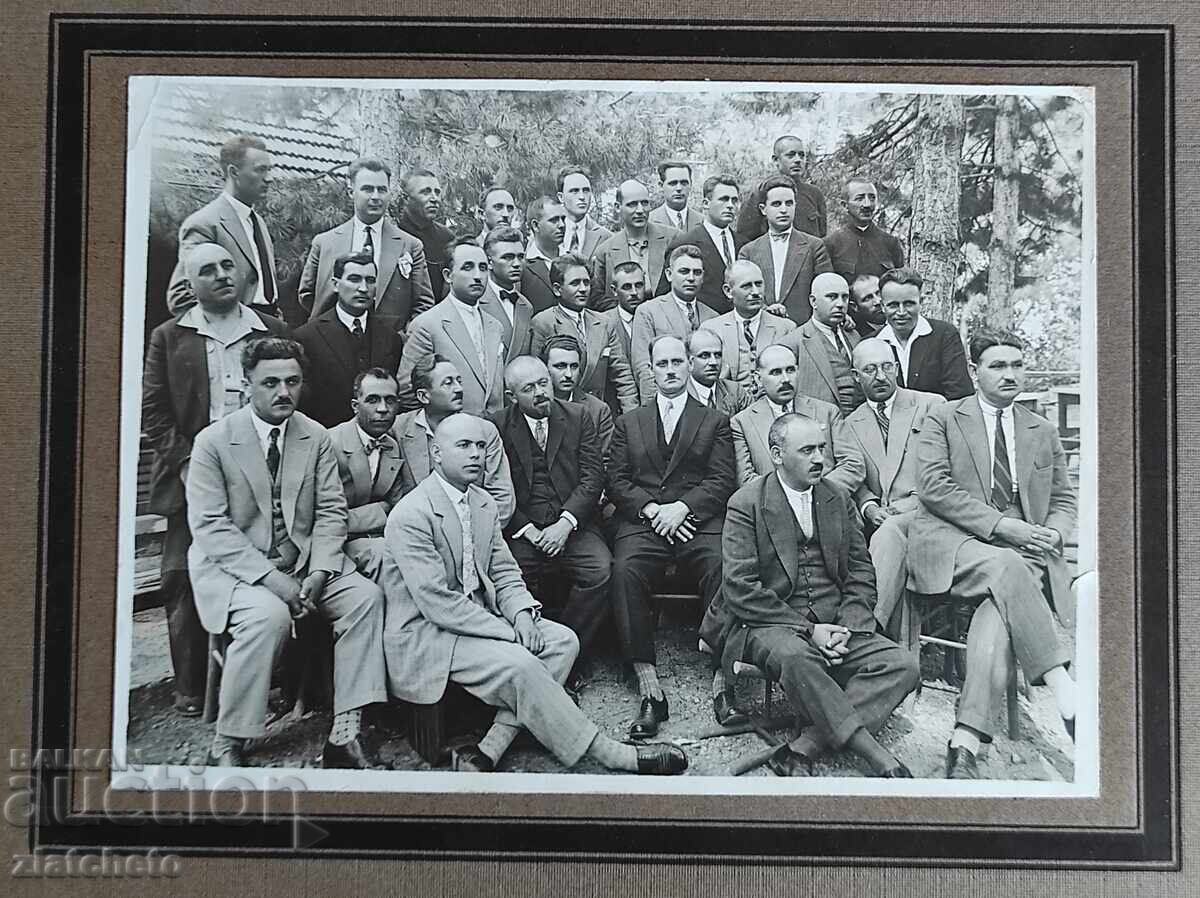 Fotografie veche din carton - cu preț € 15.34 | 30.00 BGN Fotografie veche din carton - cu preț € 15.34 | 30.00 BGN