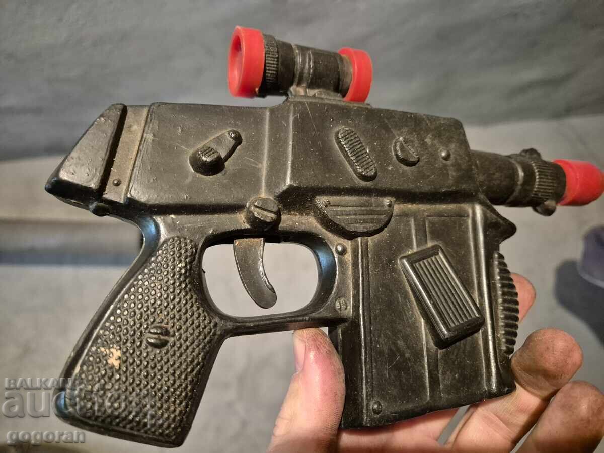 Стара играчка - автоматичен пистолет с цена € 5.11 | 9.99 лв. Стара играчка - автоматичен пистолет с цена € 5.11 | 9.99 лв.