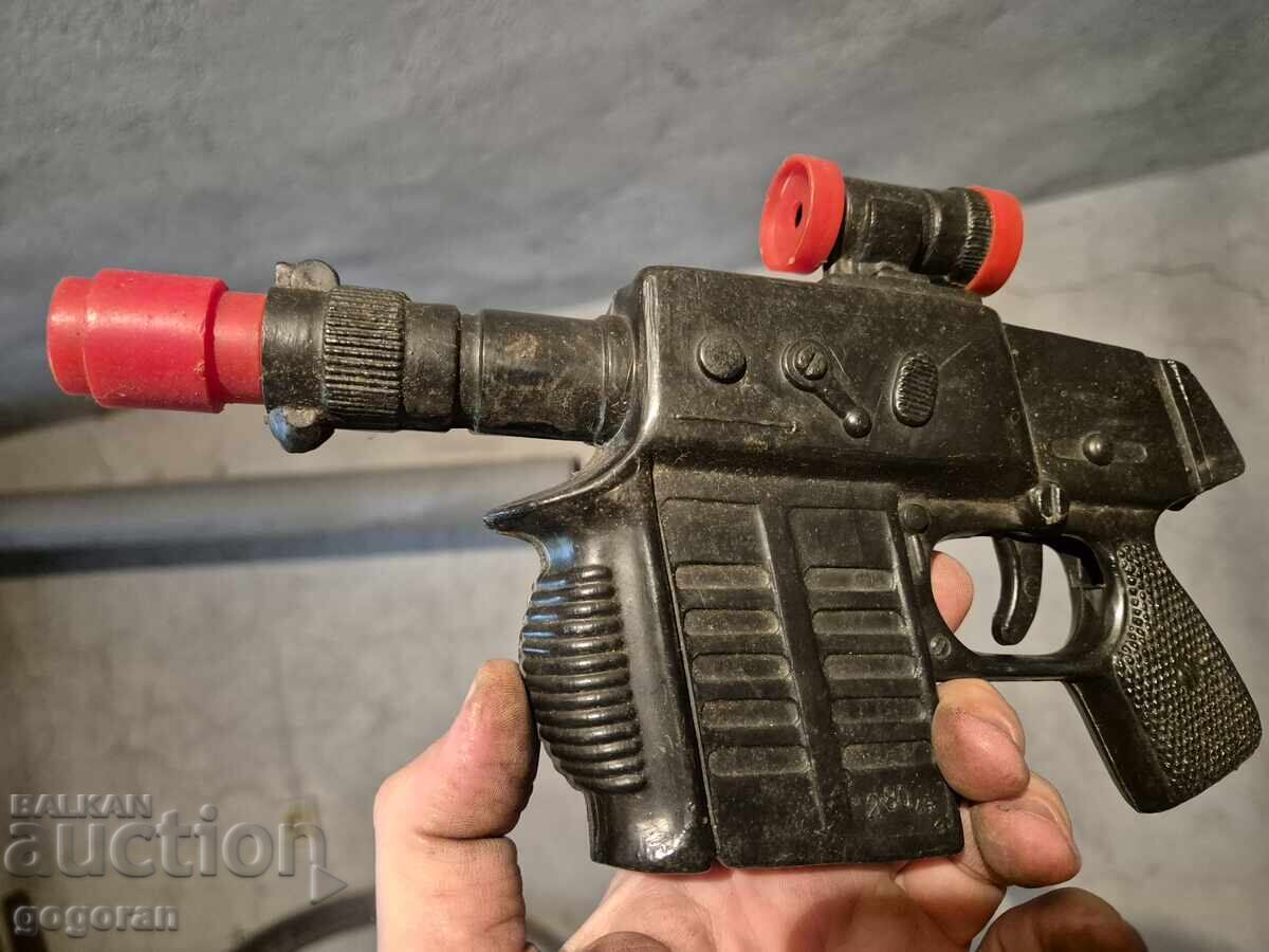 Доставка на Стара играчка - автоматичен пистолет Доставка на Стара играчка - автоматичен пистолет