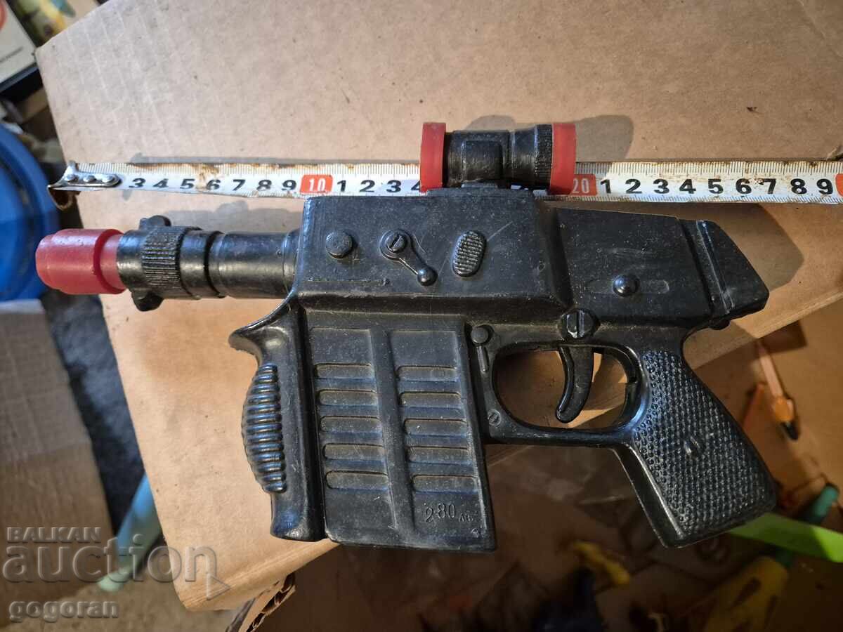 Стара играчка - автоматичен пистолет Стара играчка - автоматичен пистолет