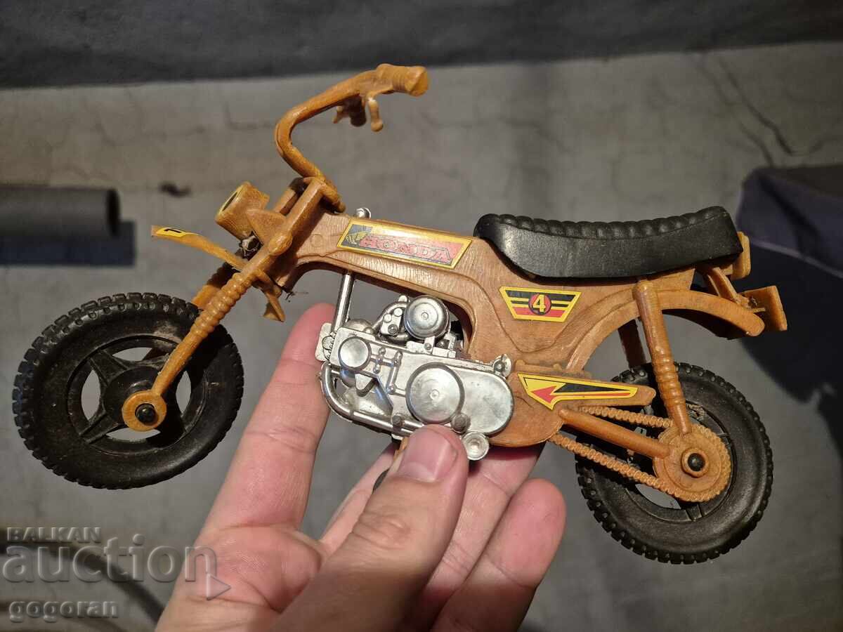 Jucărie veche - motor