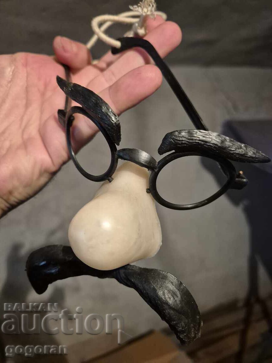 Delivery of Old toy - mask Delivery of Old toy - mask