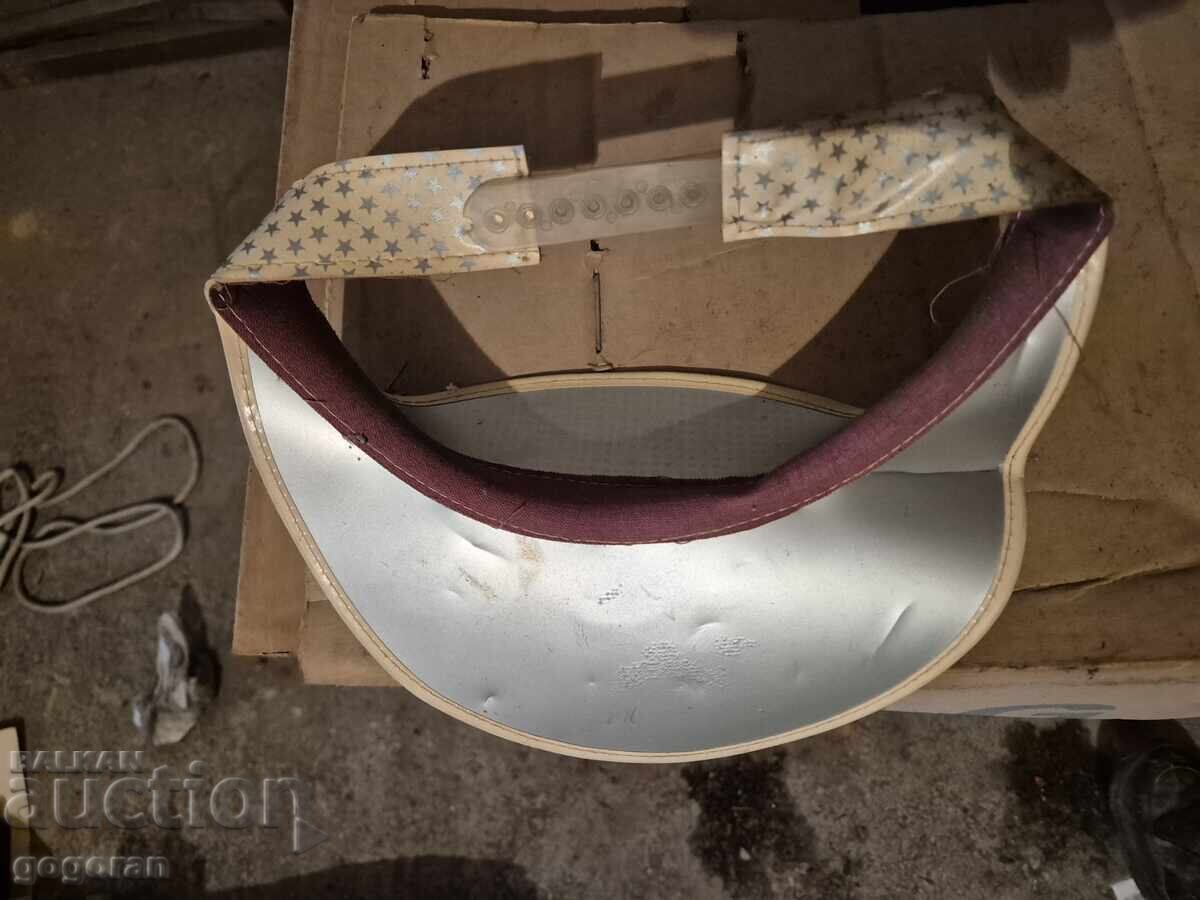 Аукцион Стара шапка козирка