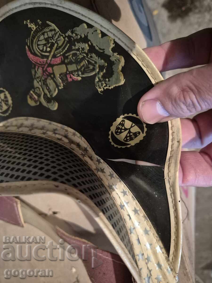 Доставка на Стара шапка козирка