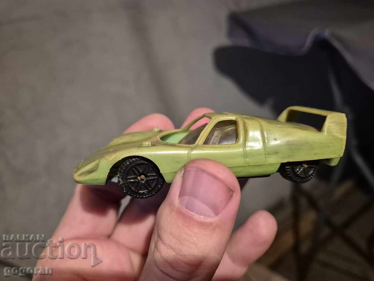 Licitație O jucărie veche - un cărucior