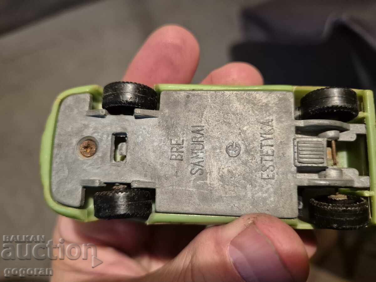 Livrarea O jucărie veche - un cărucior