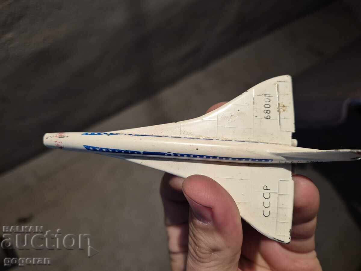 Jucărie veche - avion metalic cu preț € 1.02 | 1.99 BGN