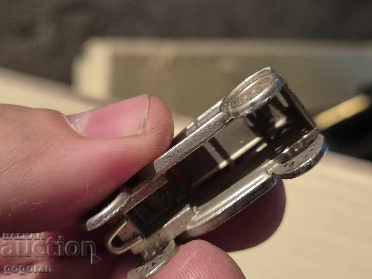 Livrarea O jucărie veche - un cărucior