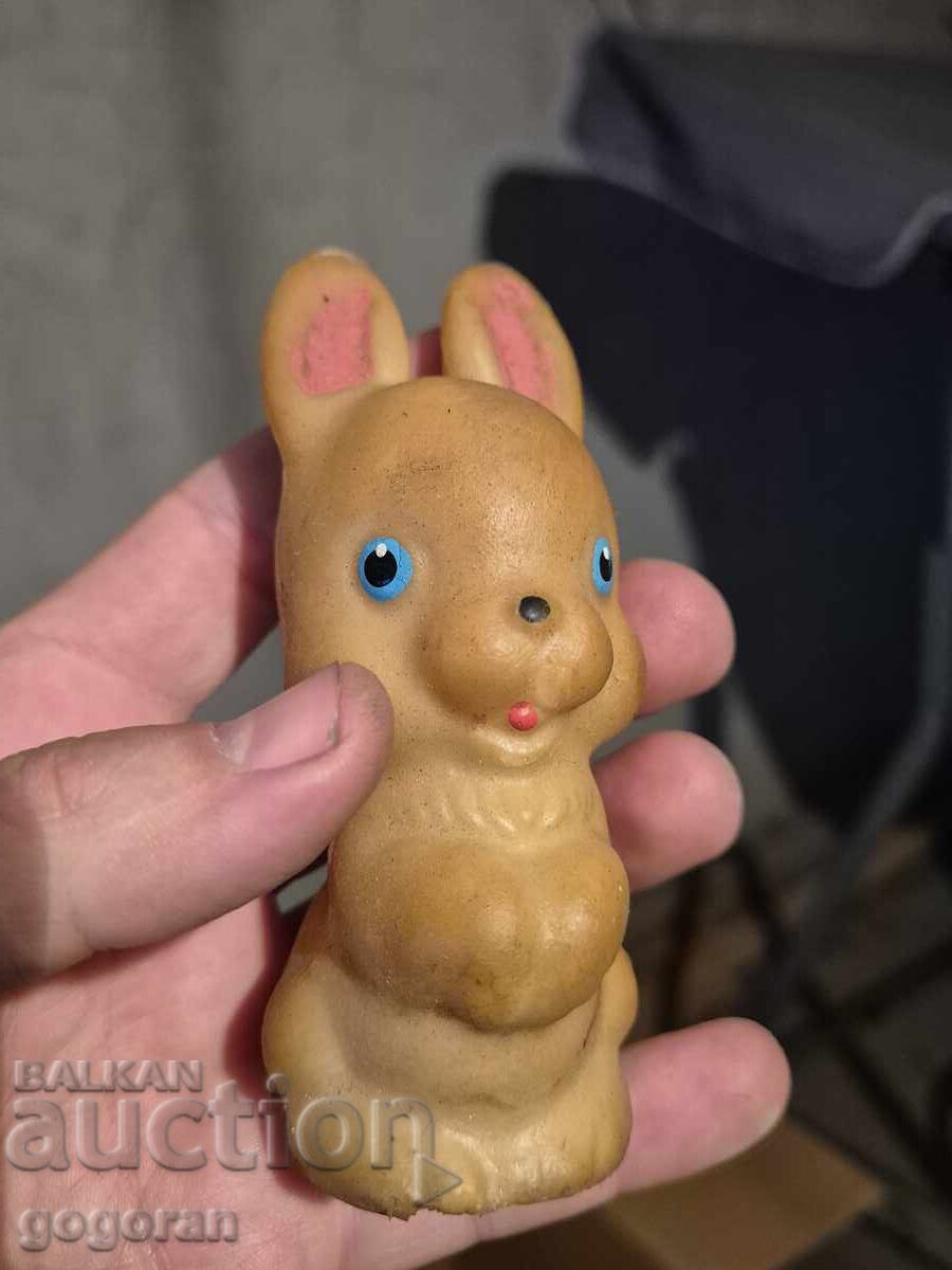 Παλιό παιχνίδι - λαστιχένιο κουνέλι