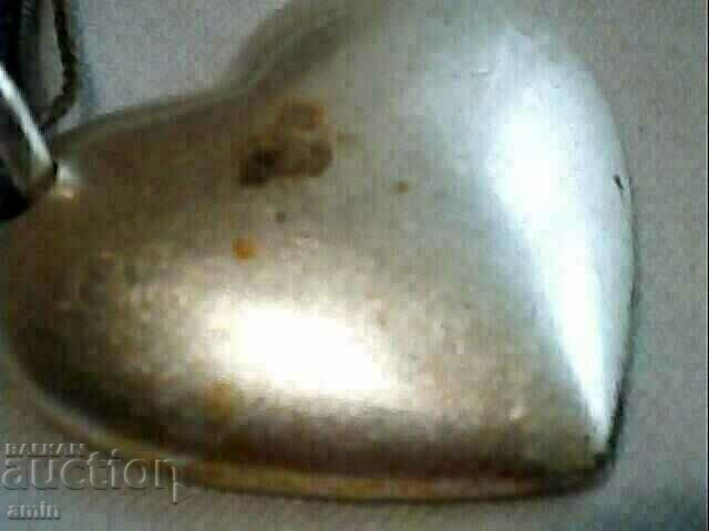 Colier argintat, aproximativ 40 g cu preț € 15.34 | 30.00 BGN Colier argintat, aproximativ 40 g cu preț € 15.34 | 30.00 BGN