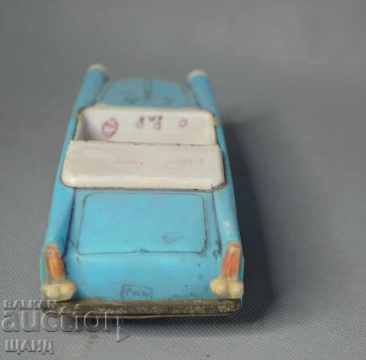 Доставка на Стара СОЦ.пластмасова играчка модел кола