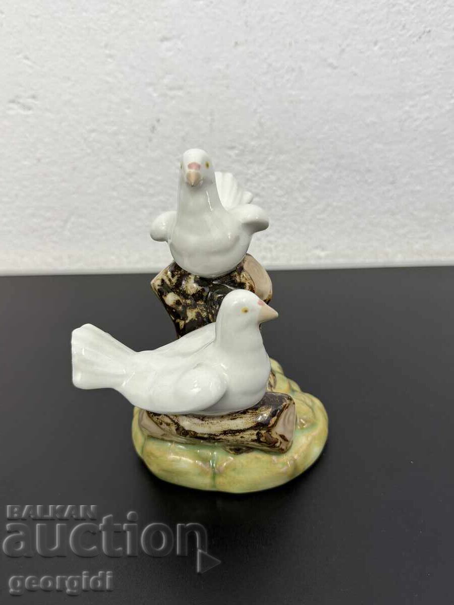 Ισπανικό πορσελάνινο ειδώλιο / πλαστικό περιστεριών. №7731 με τιμή € 35.79 | 70.00 BGN Ισπανικό πορσελάνινο ειδώλιο / πλαστικό περιστεριών. №7731 με τιμή € 35.79 | 70.00 BGN