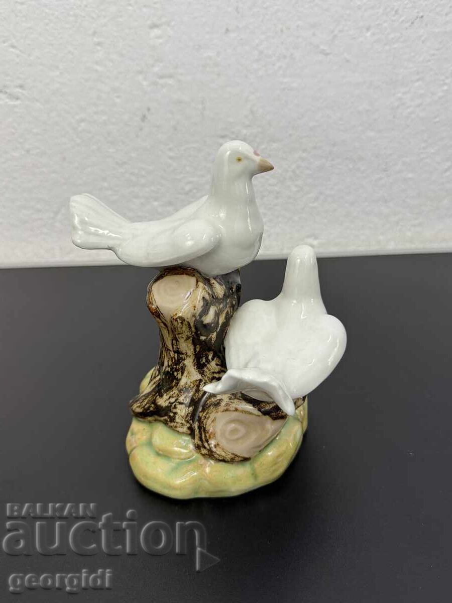 Δημοπρασία Ισπανικό πορσελάνινο ειδώλιο / πλαστικό περιστεριών. №7731 Δημοπρασία Ισπανικό πορσελάνινο ειδώλιο / πλαστικό περιστεριών. №7731