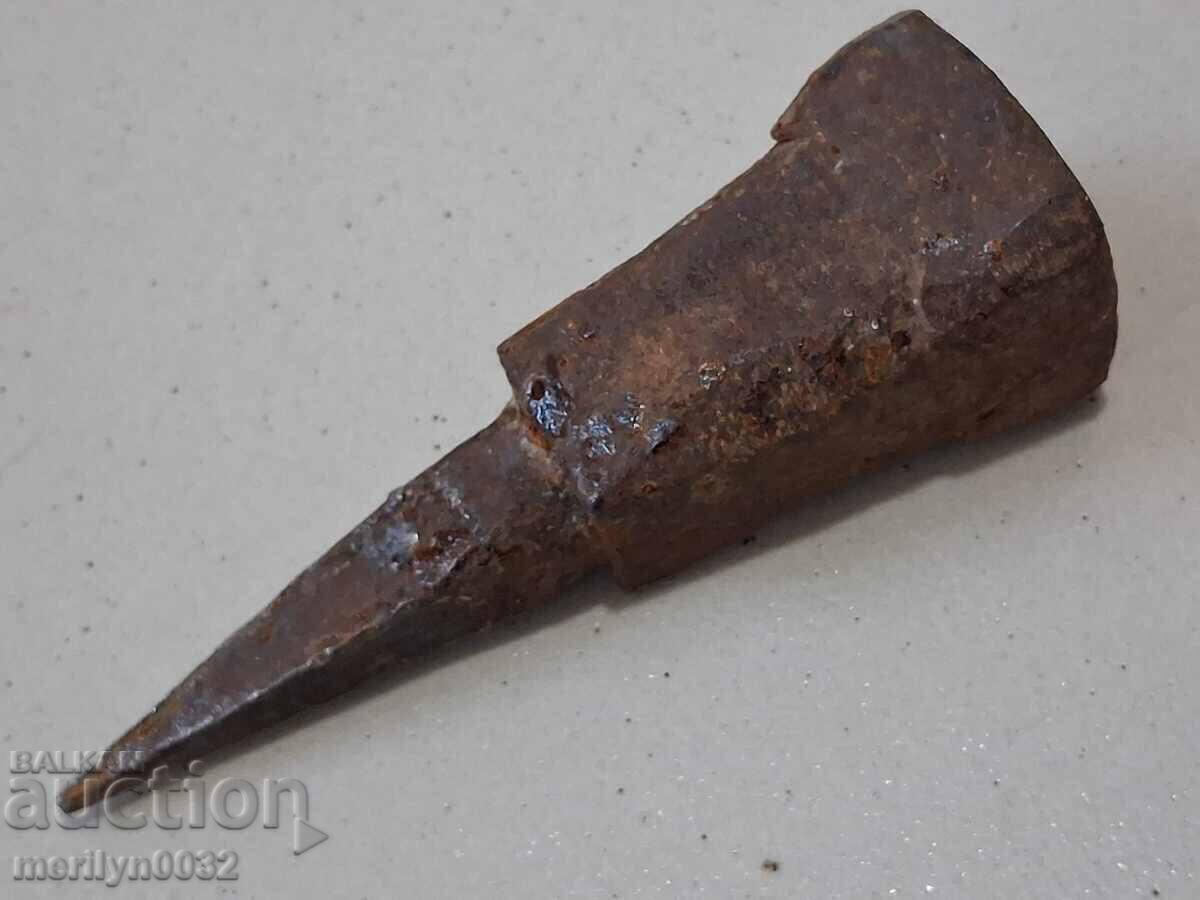 Стара наковалня за клепане на коса, ковано желязо Стара наковалня за клепане на коса, ковано желязо