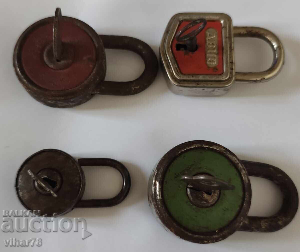 Lot de patru lacăte cu preț € 33.75 | 66.01 BGN