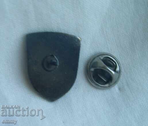 Знак значка кола автомобил Porsche Порше, Германия с цена € 2.10 | 4.11 лв.