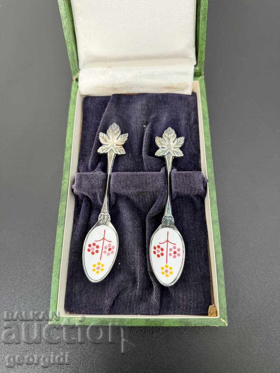 Lingurițe metalice argintate cu email. №7734 cu preț € 28.12 | 55.00 BGN