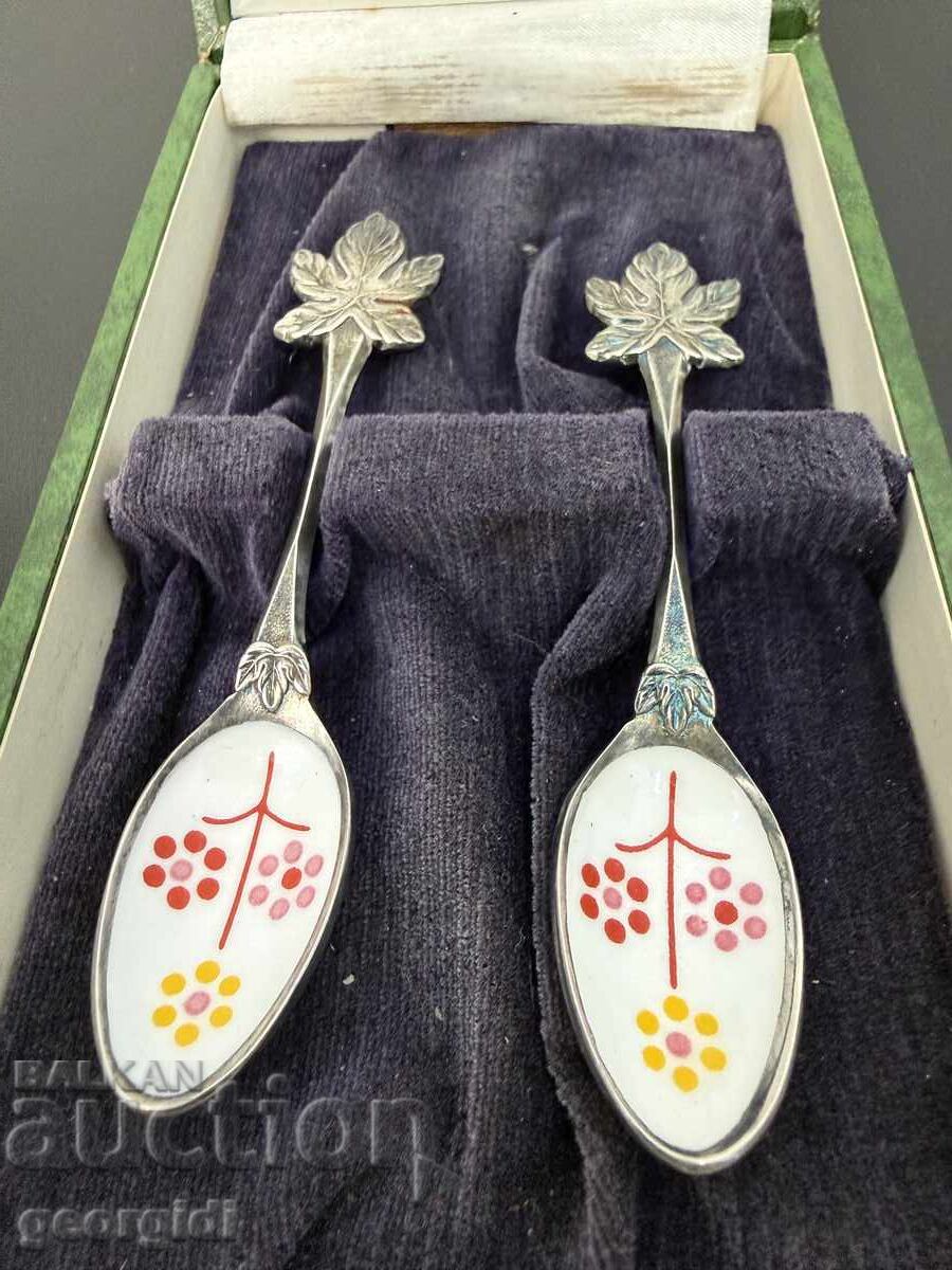 Licitație Lingurițe metalice argintate cu email. №7734