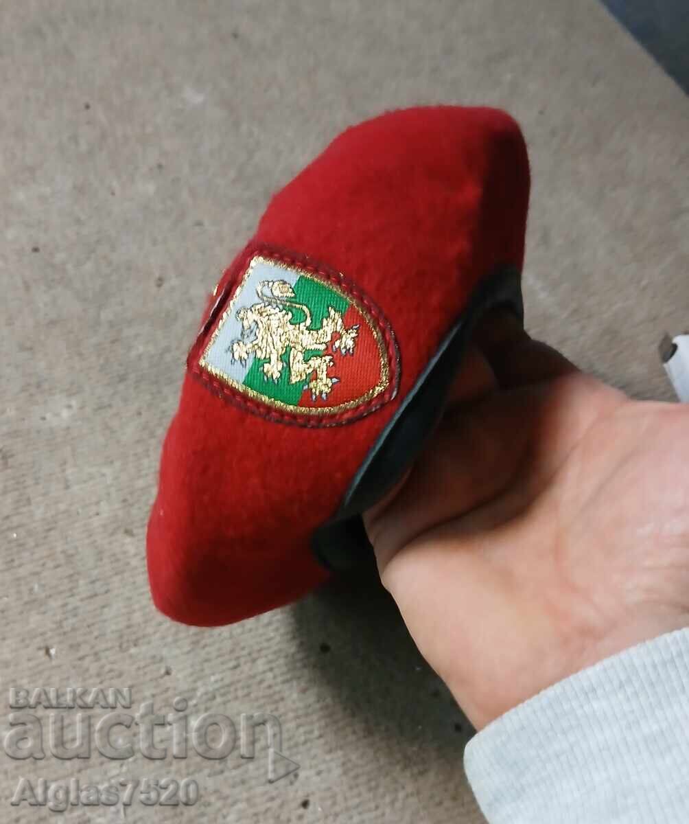 Κόκκινο Μπερέ του ΒΝΑ με τιμή € 10.23 | 20.01 BGN