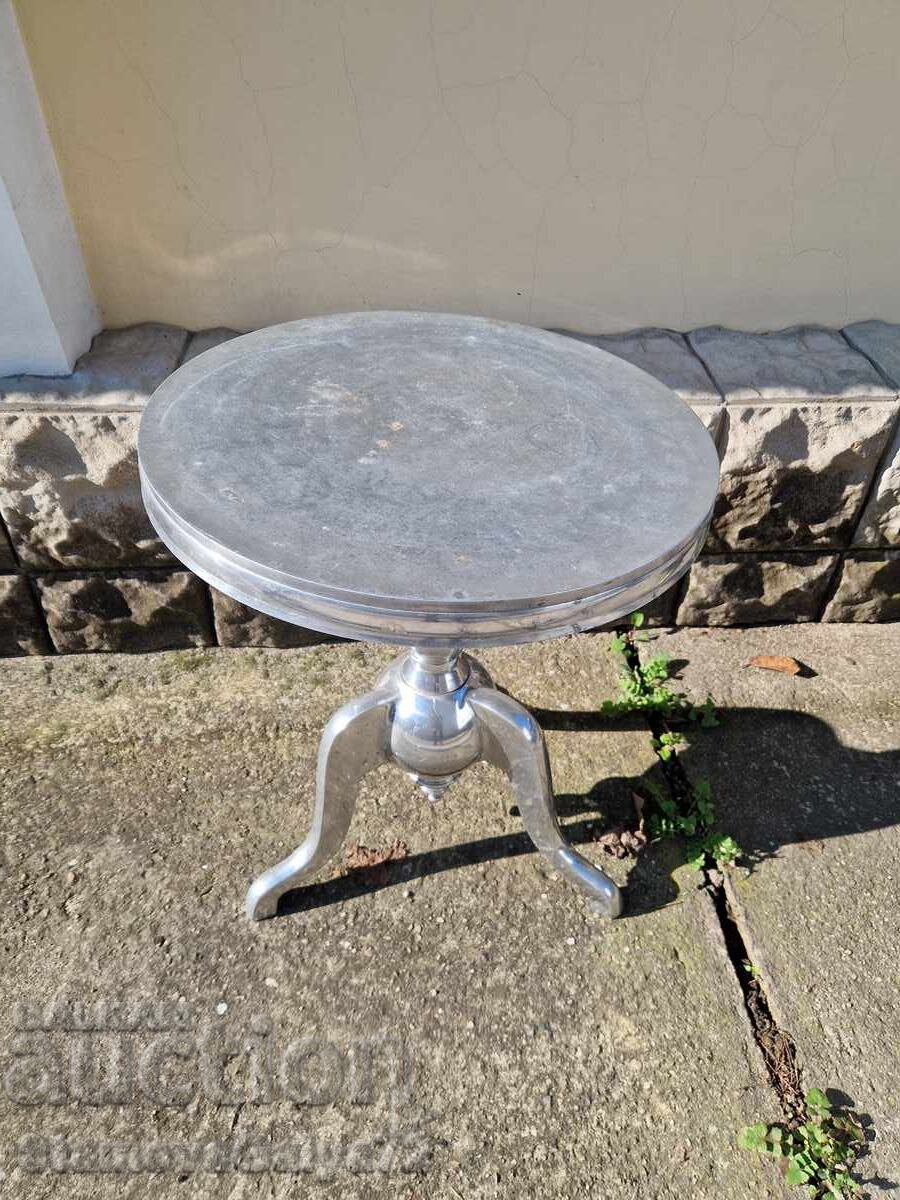 Măsuță auxiliară de grădină din aluminiu, minunată cu preț € 151.34 | 296.00 BGN Măsuță auxiliară de grădină din aluminiu, minunată cu preț € 151.34 | 296.00 BGN