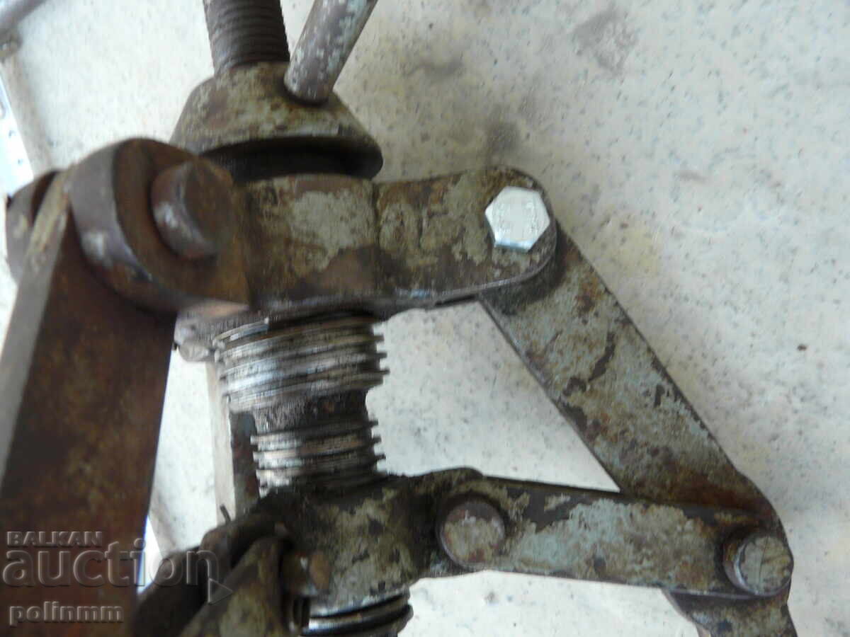 Аукцион Голяма стара скоба за лагери Аукцион Голяма стара скоба за лагери