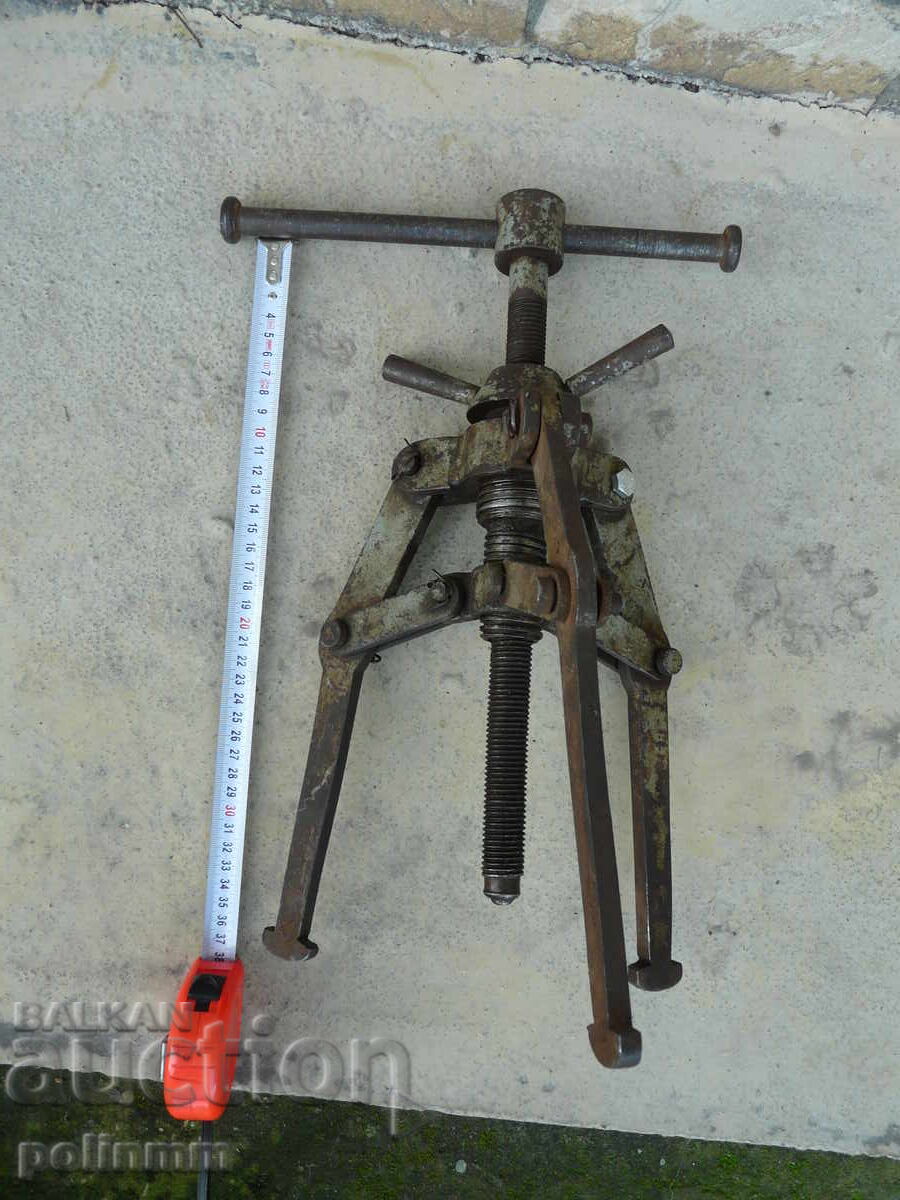 Голяма стара скоба за лагери Голяма стара скоба за лагери