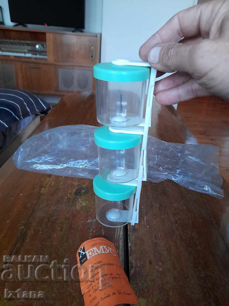 Livrarea Vechii recipiente pentru condimente