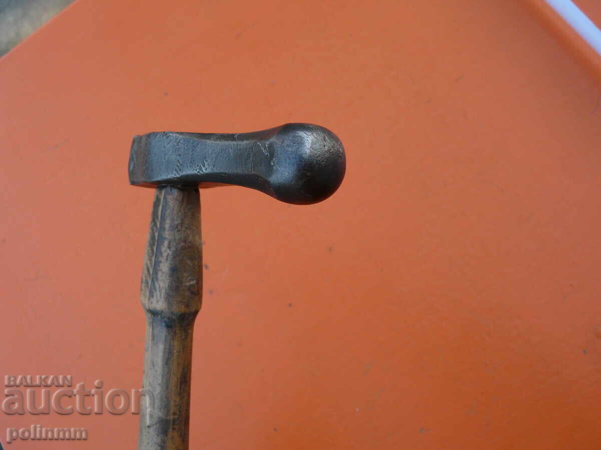 Ciocan de tinichigiu german vechi - 325 cu preț € 20.45 | 40.00 BGN