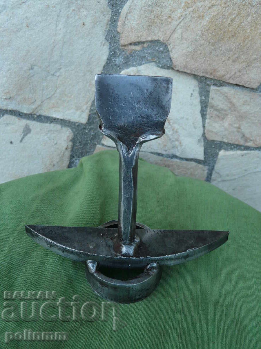 Стара сарашка наковалня Стара сарашка наковалня