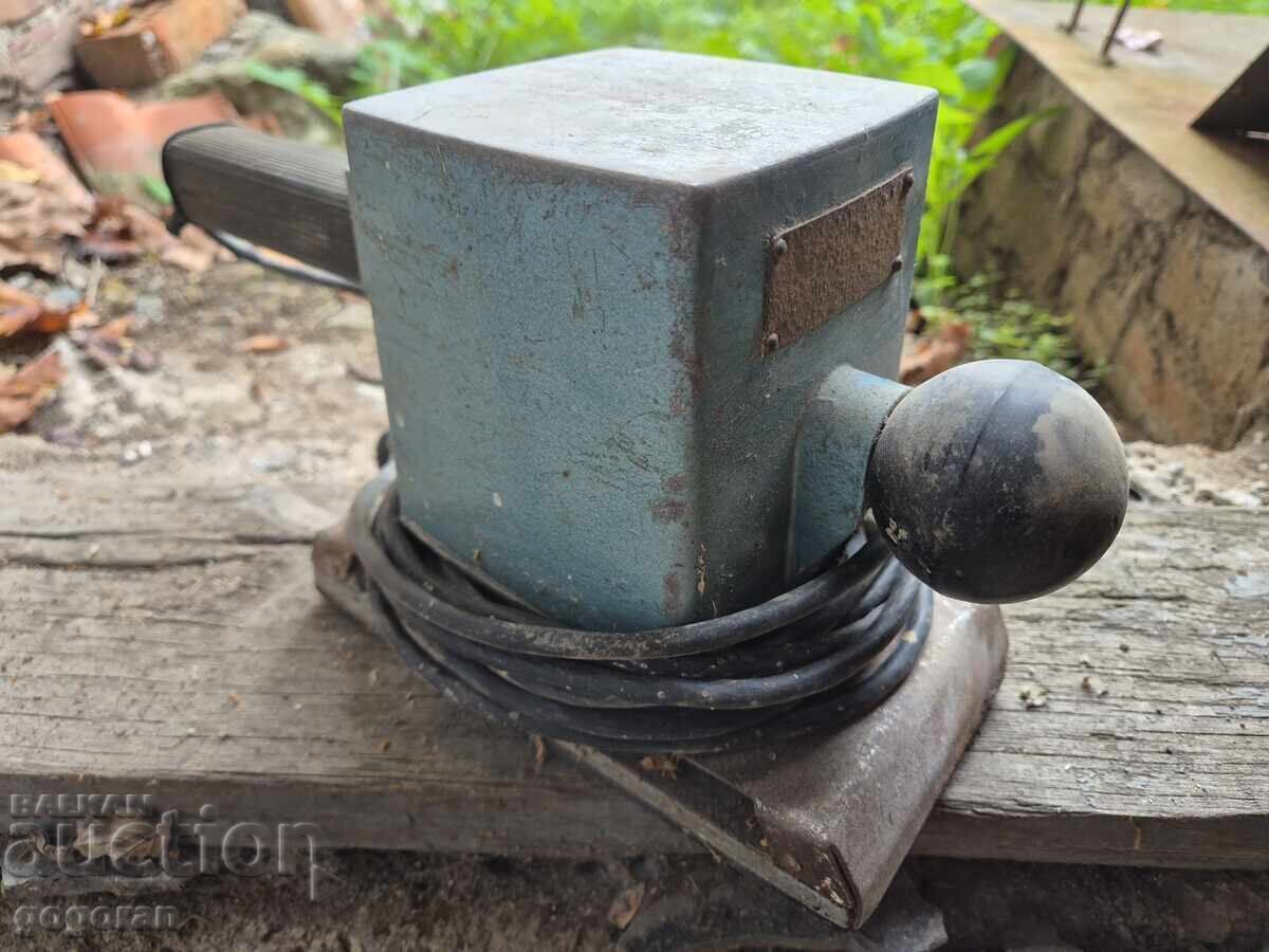 Old grinding machine with price € 10.00 | 19.56 BGN