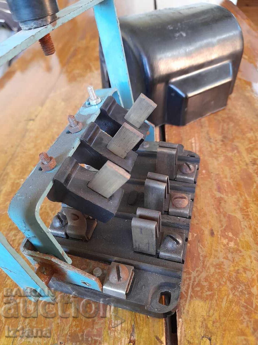 Three-phase switch, circuit breaker, disconnector, switch - 7 Three-phase switch, circuit breaker, disconnector, switch - 7