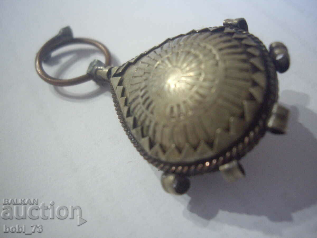 Auction  Old locket for necklace.
