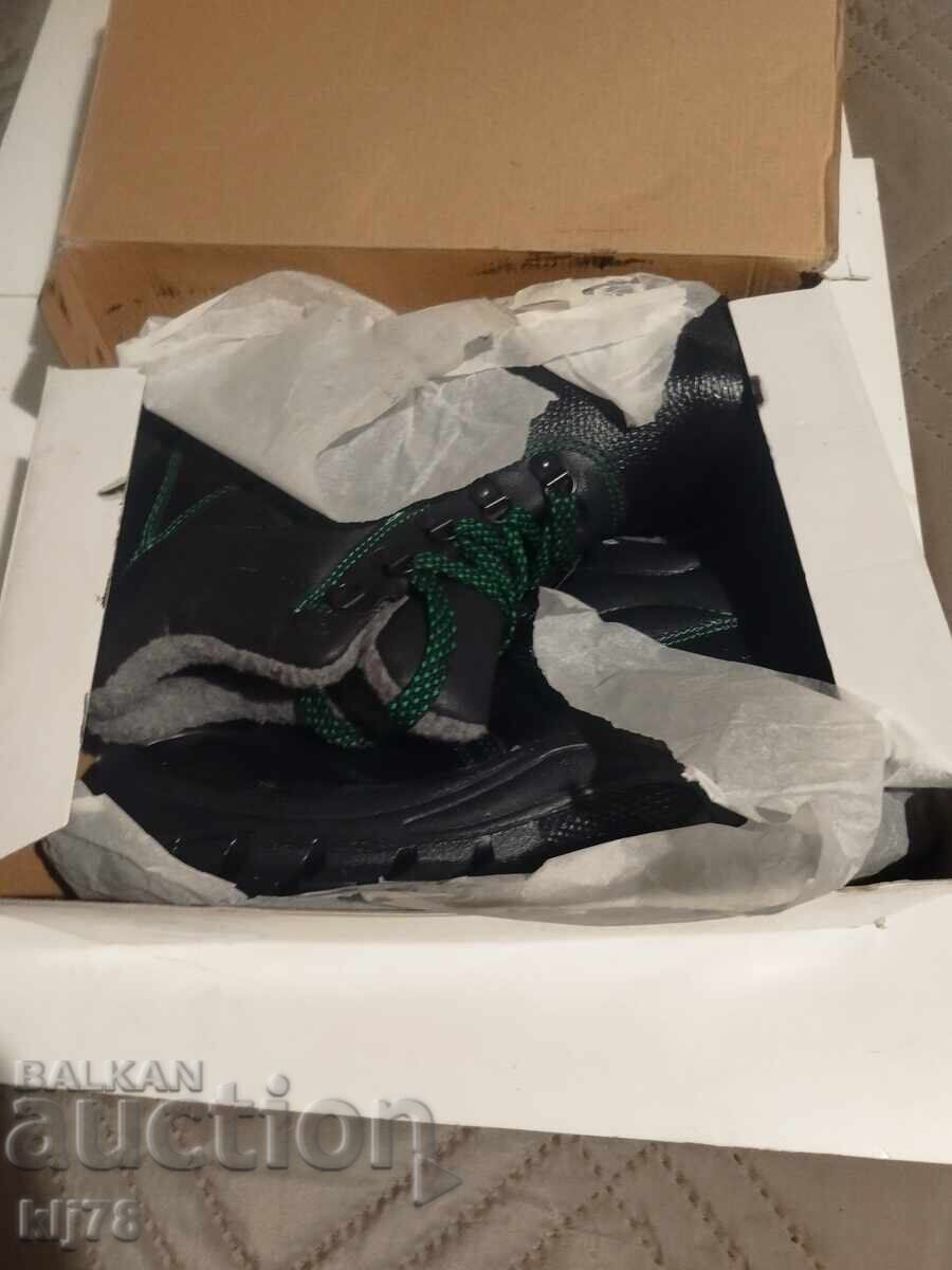 Работни обувки с бомбета - нови с цена € 3.92 | 7.67 лв.