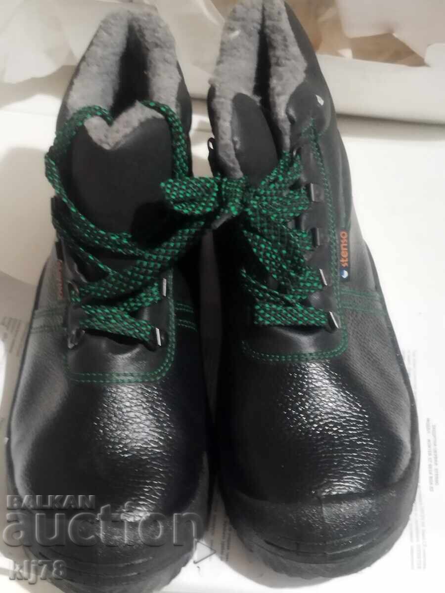 Аукцион Работни обувки с бомбета - нови