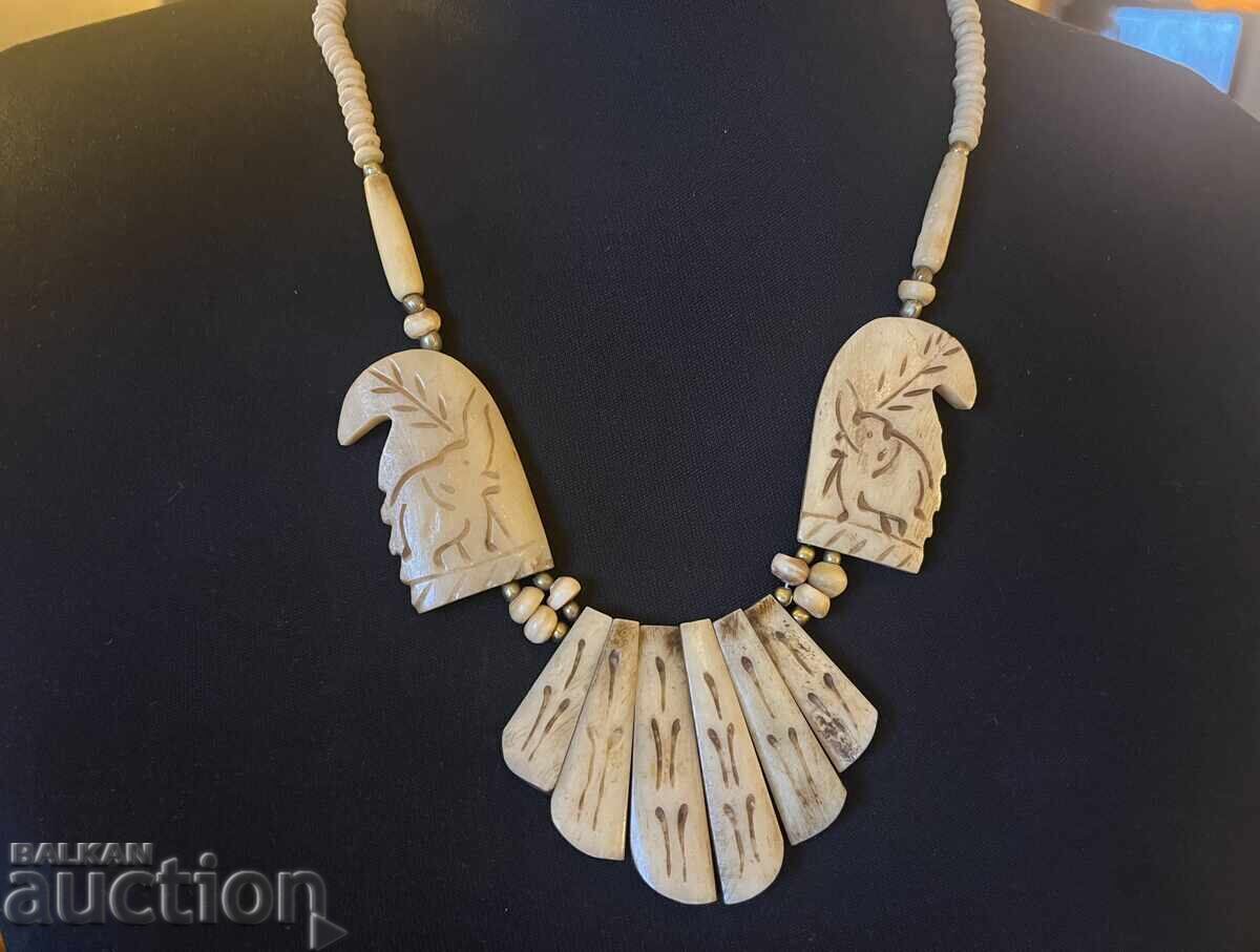 Colier vechi din os Colier vechi din os