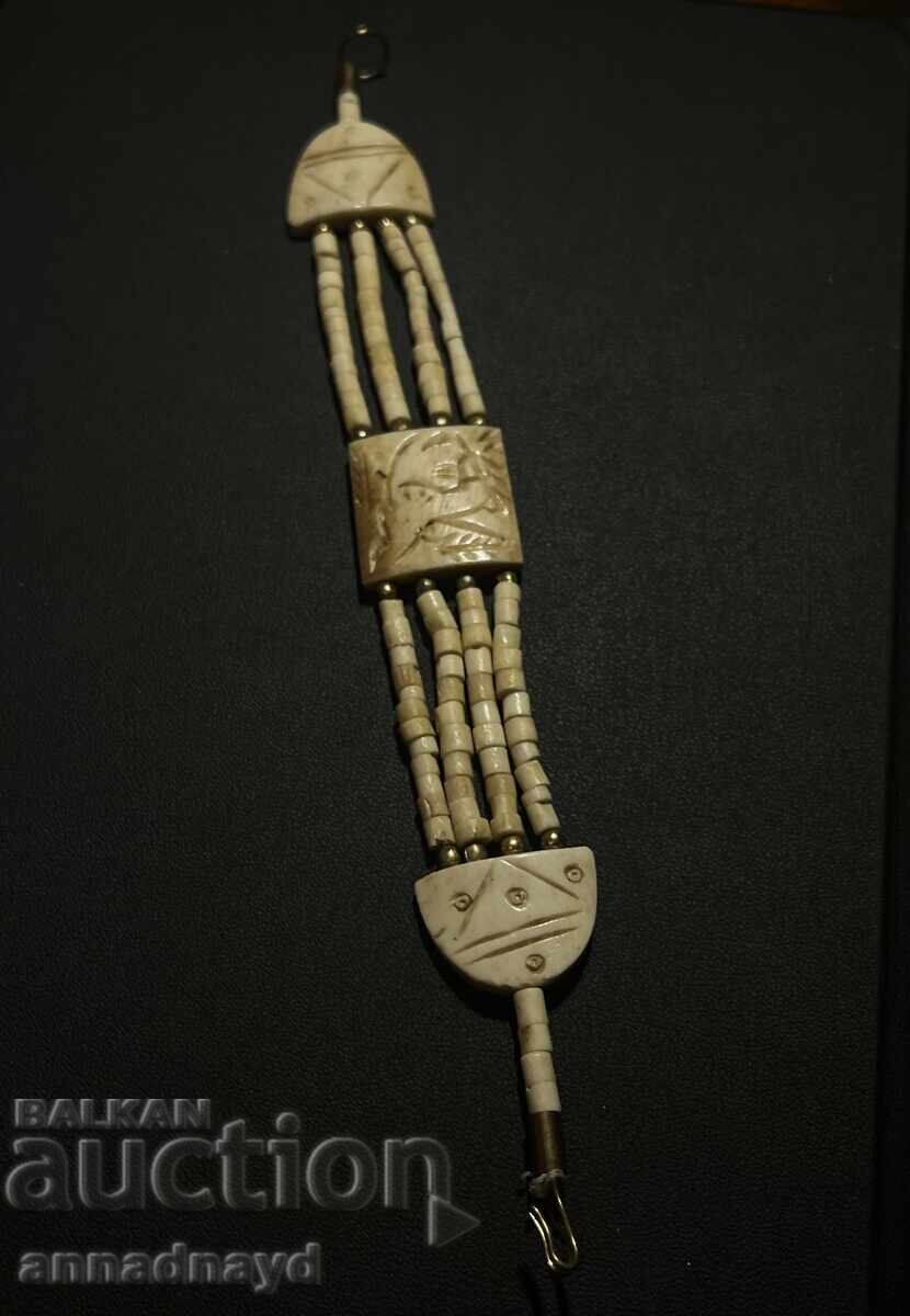 Старинна гривна от кост Старинна гривна от кост