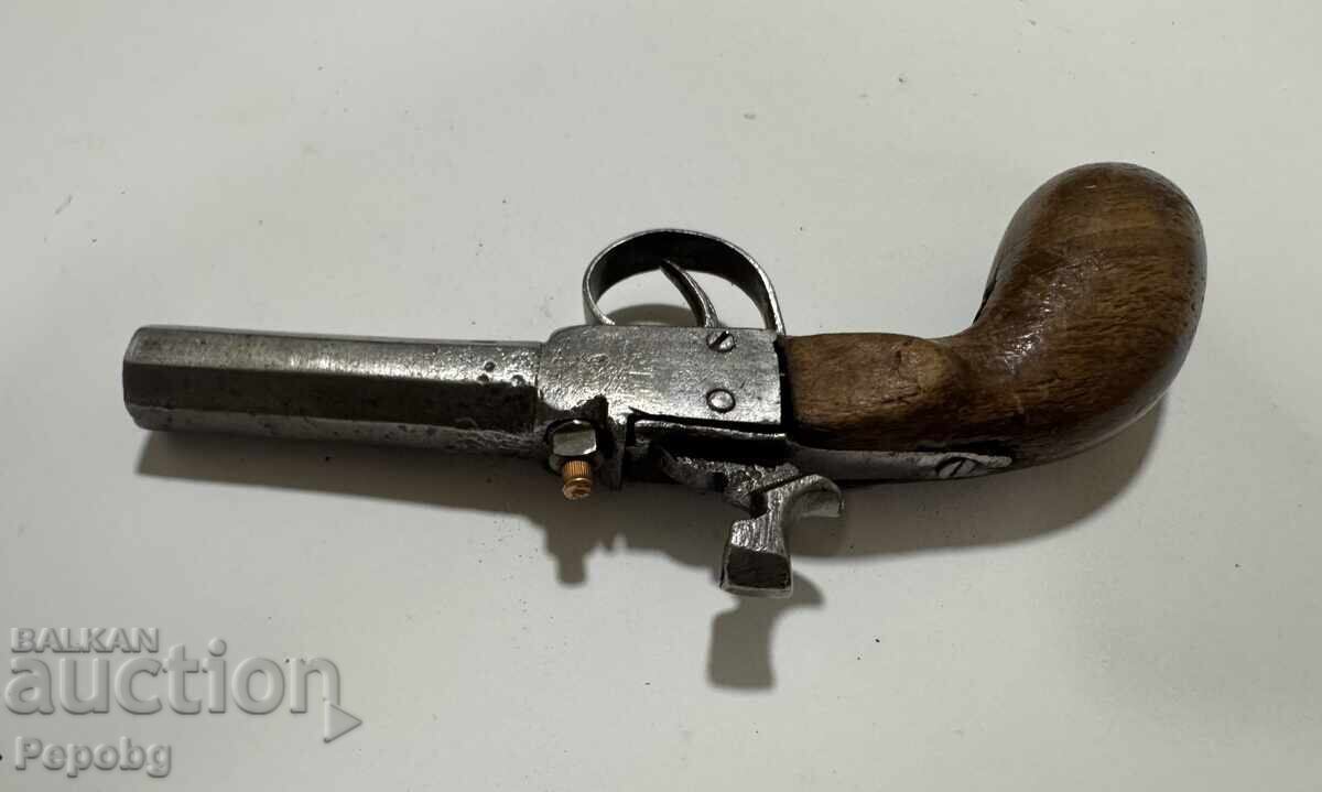 Παράδοση Παλιό πιστόλι κάψουλας, περίστροφο