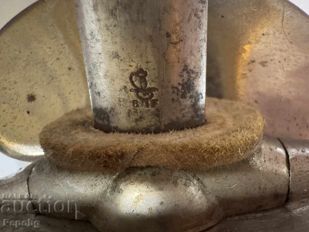 Ένα παλιό σπαθί με τιμή € 285.00 | 557.41 BGN Ένα παλιό σπαθί με τιμή € 285.00 | 557.41 BGN