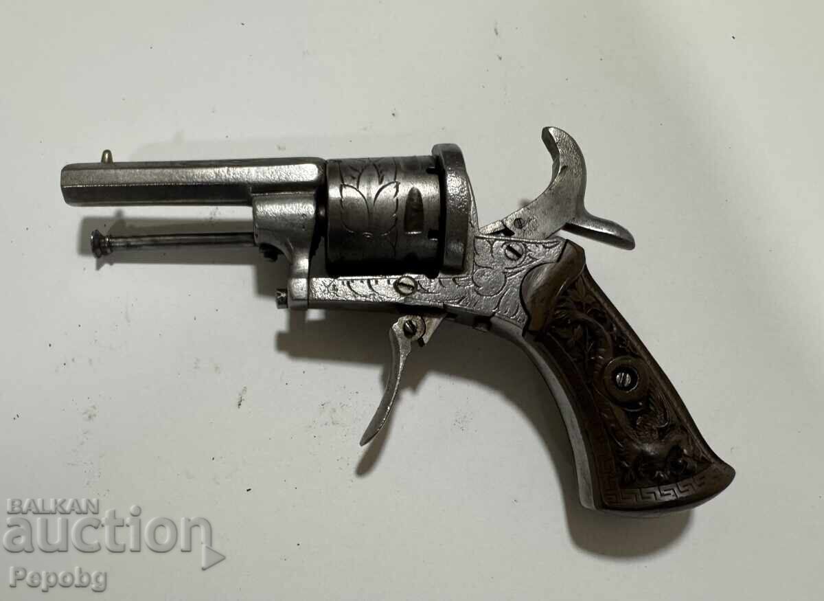 Delivery of Old revolver, pistol Delivery of Old revolver, pistol