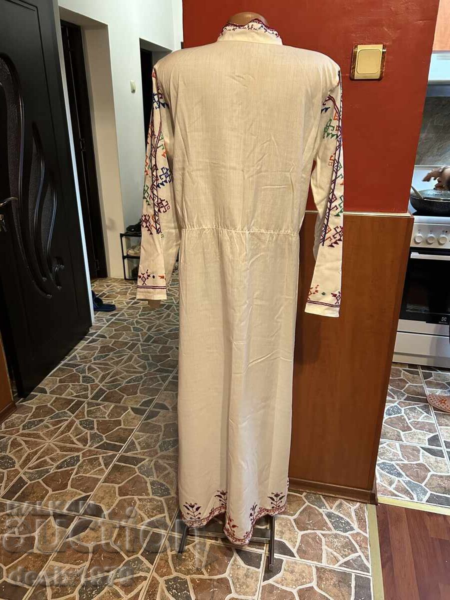 Риза за носия с богата ръчна везба - 5