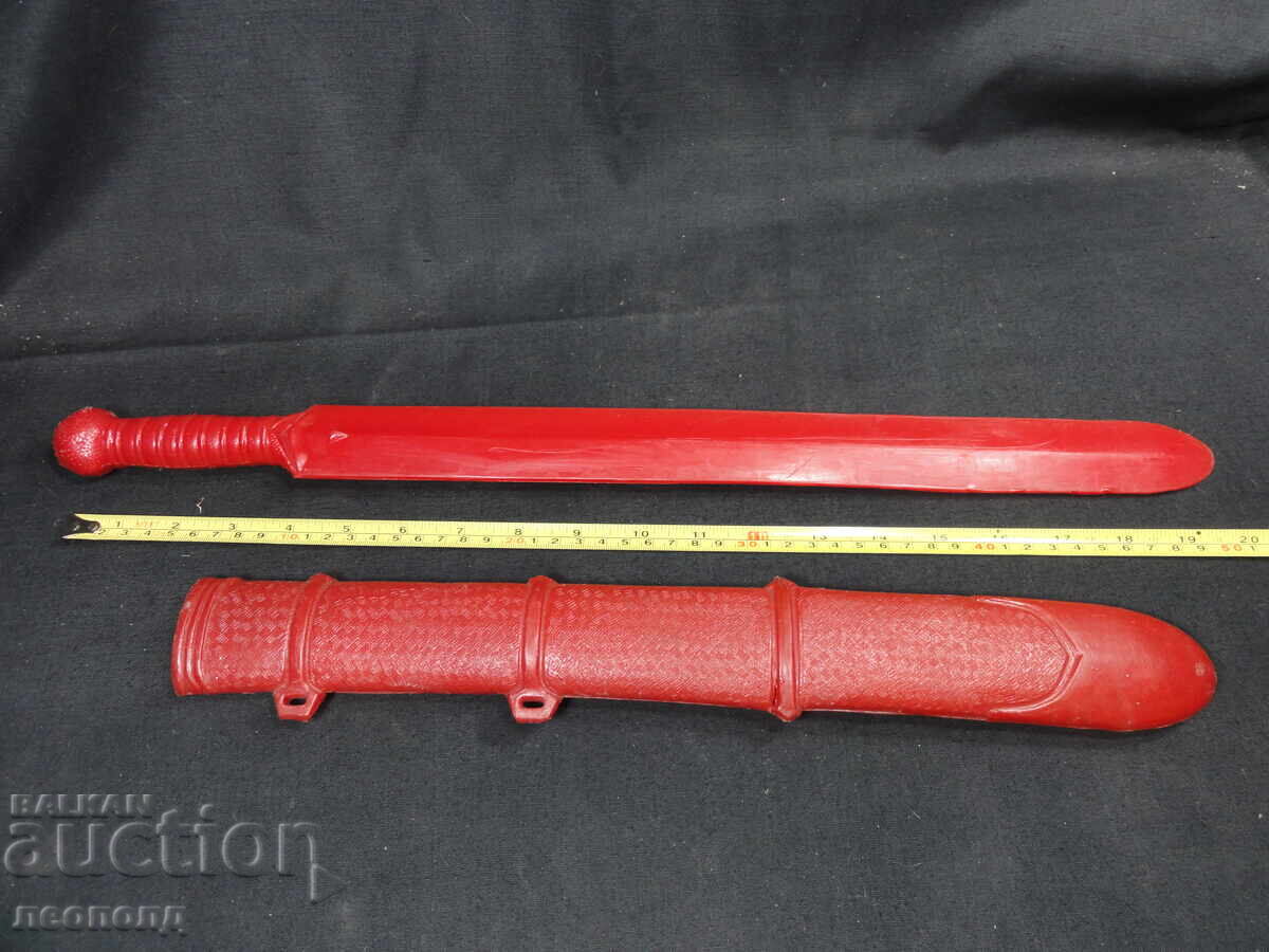 Licitație BZTS STARA RETRO SOTS NRB JUCĂRIE DIN PLASTIC CU UN CUȚIT ȘI FOARFECE