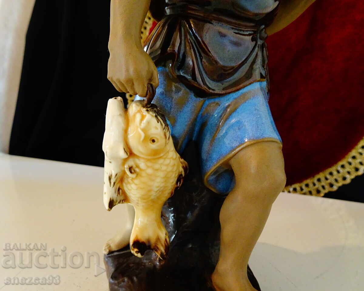 Порцеланова статуетка Китайски рибар Shiwan. с цена € 25.05 | 48.99 лв. Порцеланова статуетка Китайски рибар Shiwan. с цена € 25.05 | 48.99 лв.