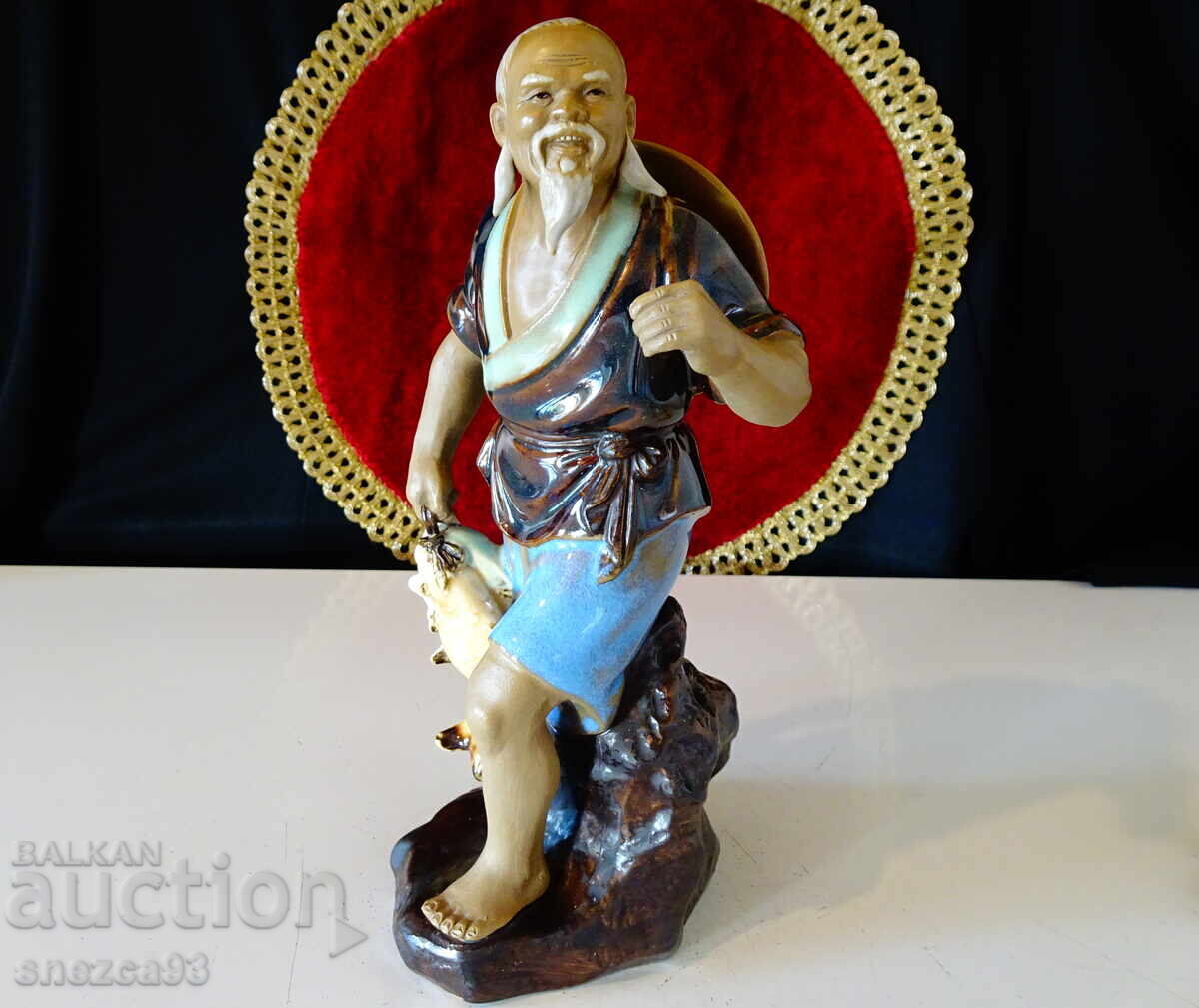 Доставка на Порцеланова статуетка Китайски рибар Shiwan. Доставка на Порцеланова статуетка Китайски рибар Shiwan.