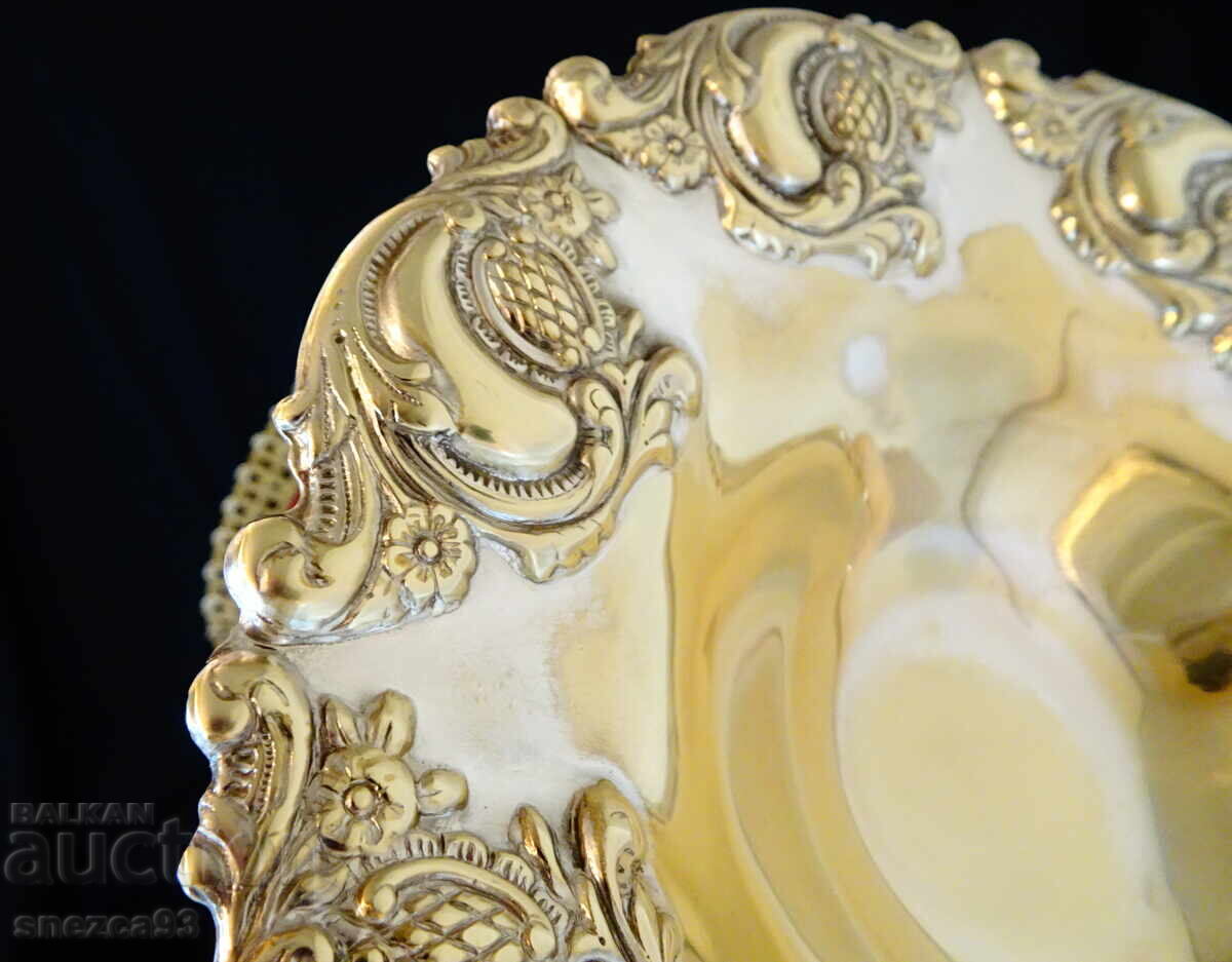 Παράδοση Ασημένια φρουτιέρα, επιχρύσωση, μπαρόκ στολίδια