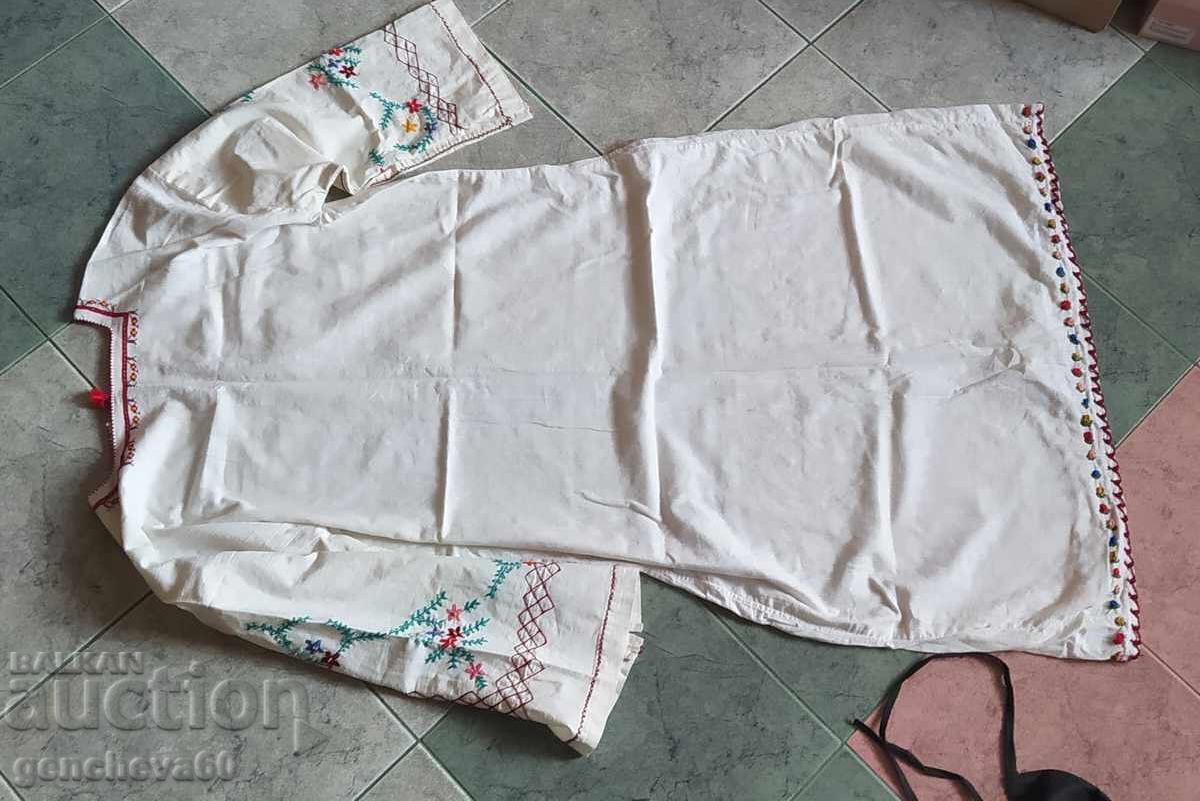 Autentic șorț de bumbac, cămașă și batic cu preț € 30.00 | 58.68 BGN Autentic șorț de bumbac, cămașă și batic cu preț € 30.00 | 58.68 BGN