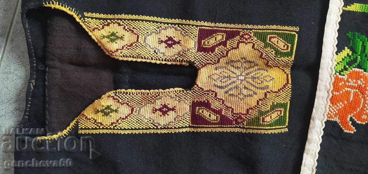 Доставка на Автентичен Странджански сукман и престилка