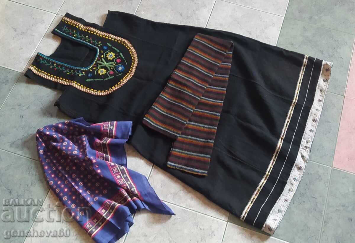 Autentică rochie de tron, brâu și batic